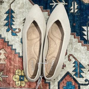 Womens Old Navy Soft Knit Pointed Toe Flats Beige Size 7 NWT